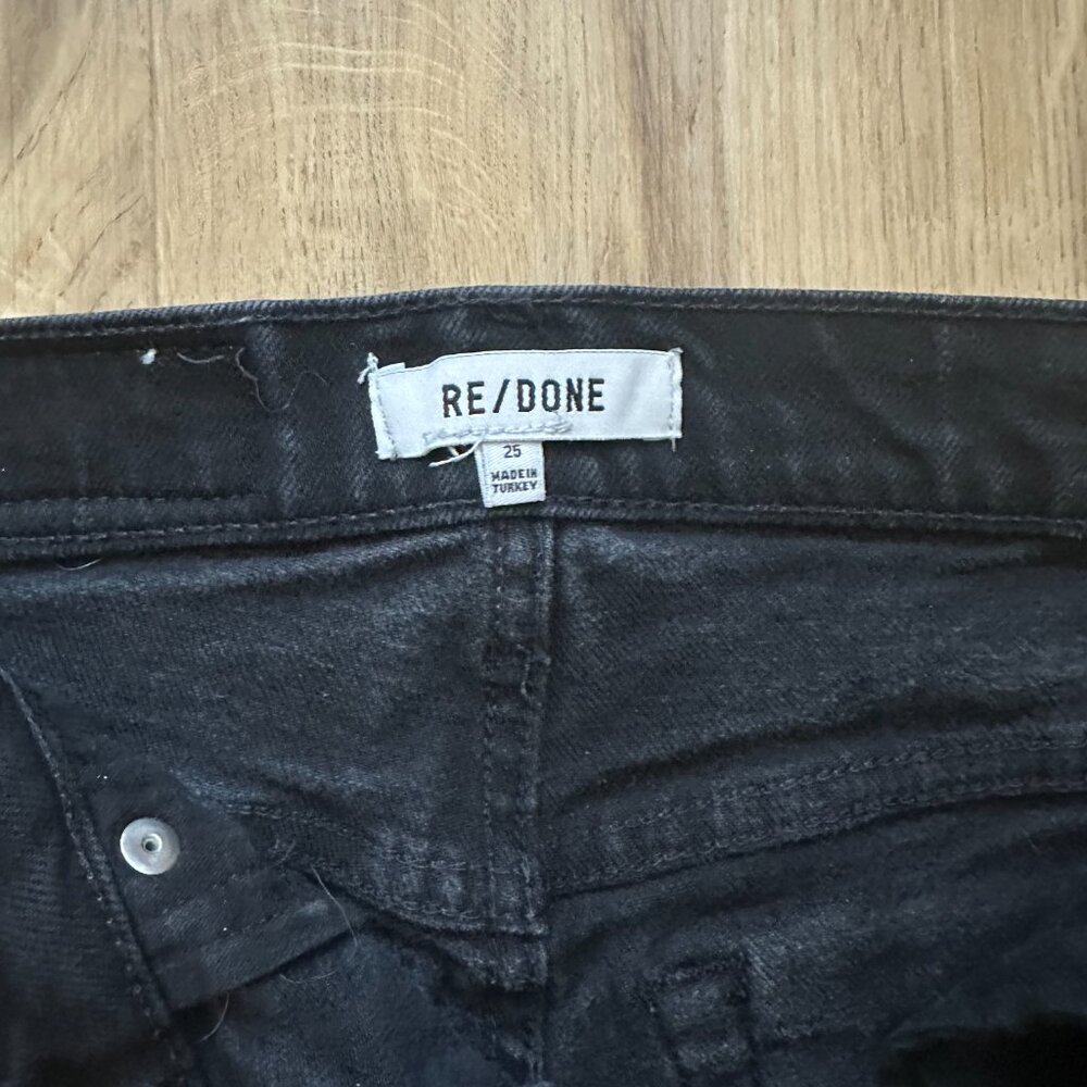 Re/Done high rise straight leg frayed hem jeans in jet black - 25 - Picture 2 of 9